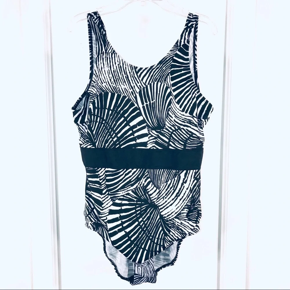 🌸HOST PICK🌸Jaclyn Smith Zebra Swimsuit, Size 14